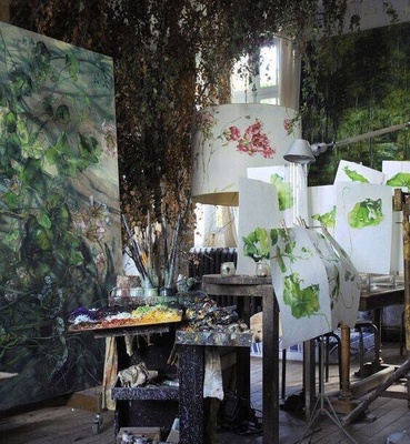 花的世界当然要画花啦!画家 Claire Basler 和她的画室。